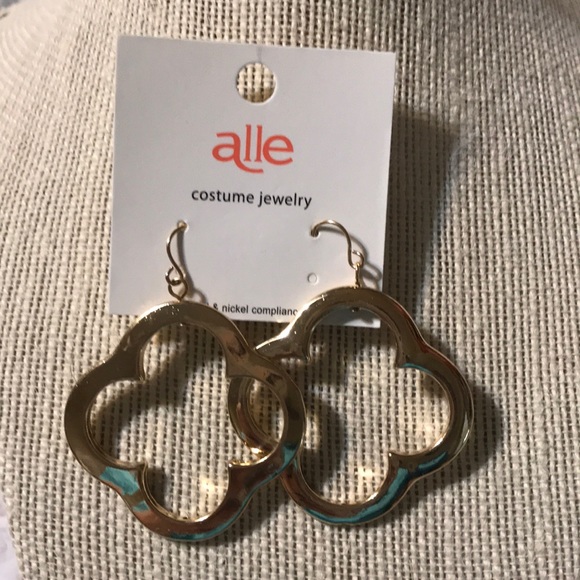 jeep girl glam Jewelry - Gold tone trefoil earrings